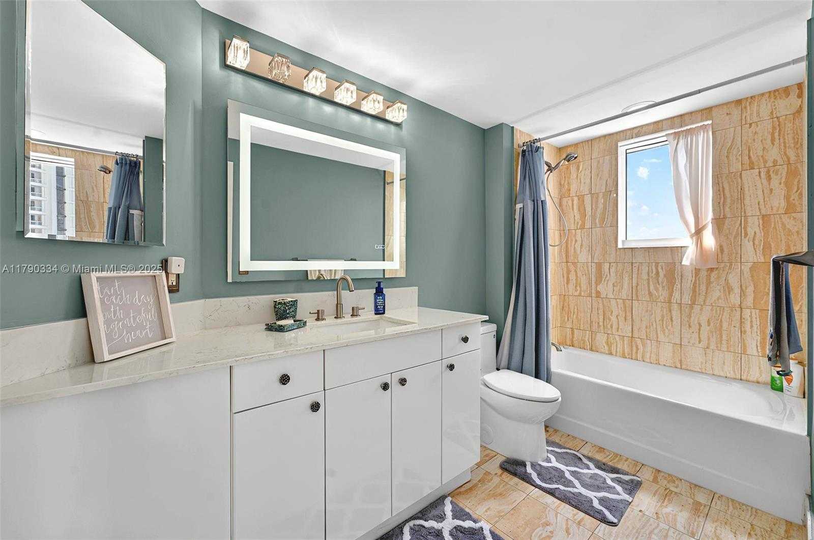 Small Image of 21050 POINT PL #2301, Aventura Number 27
