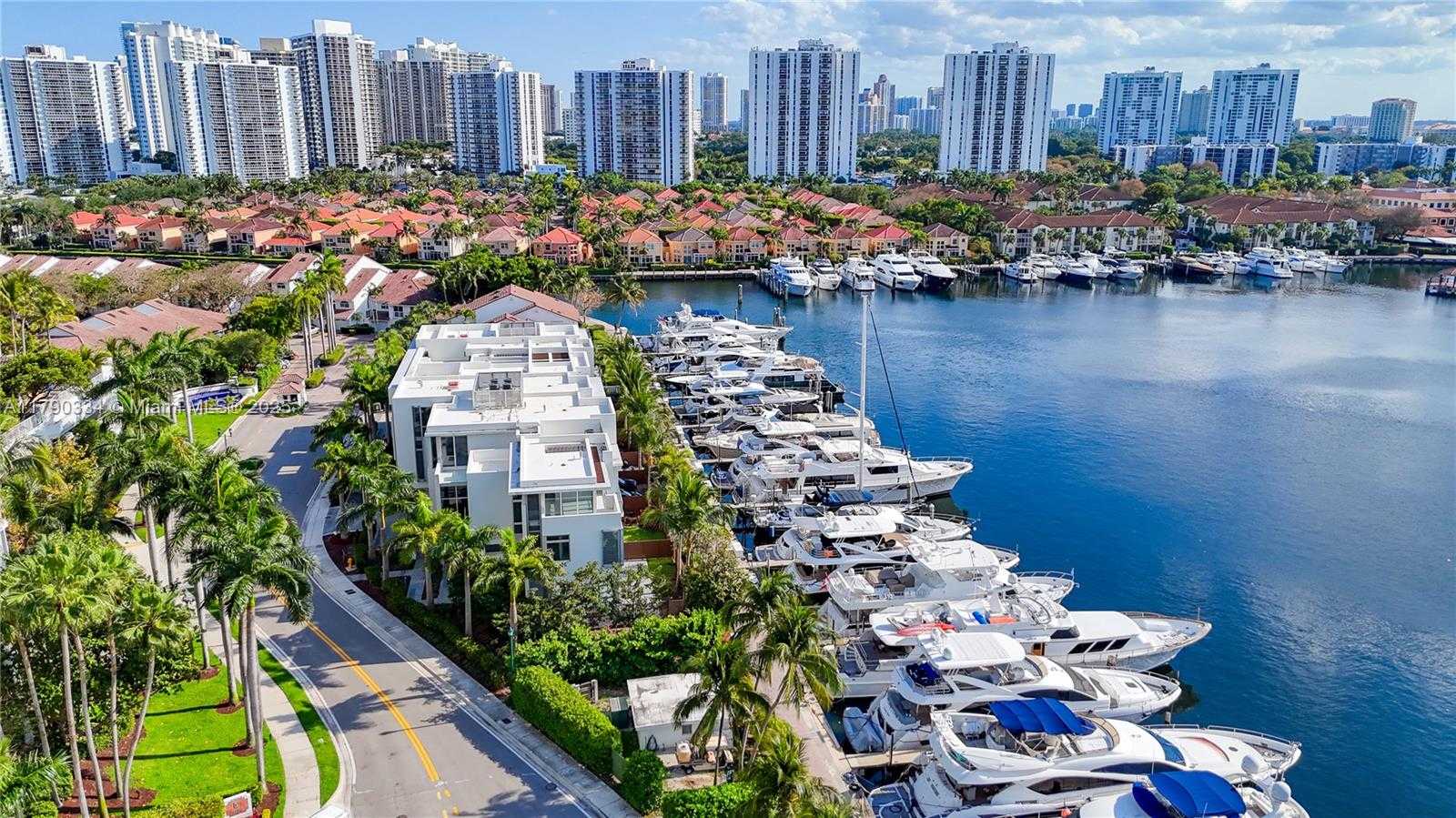 Small Image of 21050 POINT PL #2301, Aventura Number 31