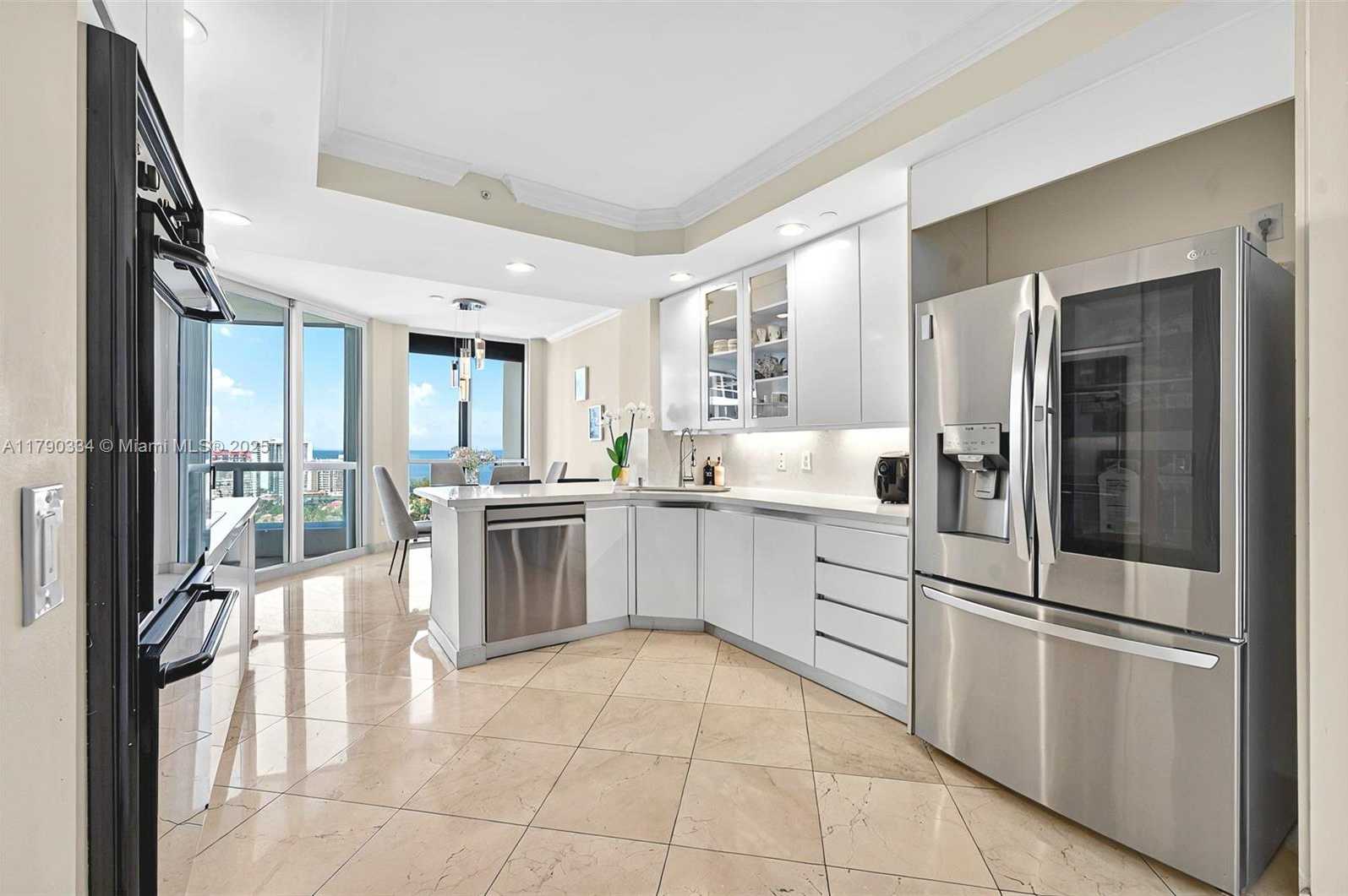 Small Image of 21050 POINT PL #2301, Aventura Number 4
