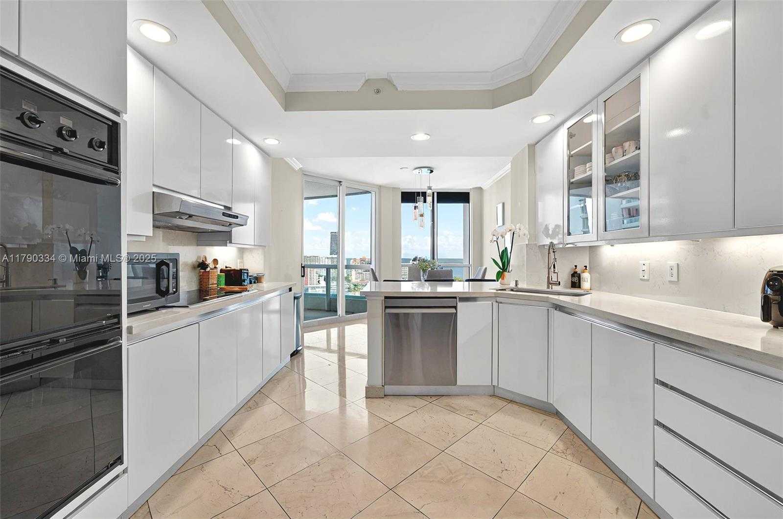 Small Image of 21050 POINT PL #2301, Aventura Number 7