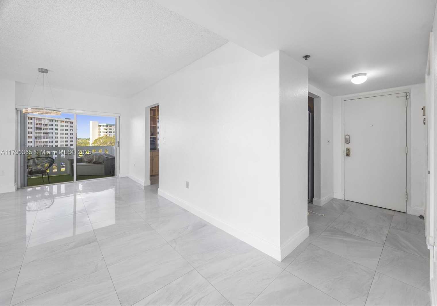 Small Image of 4001 HILLCREST DR #601, Hollywood Number 13
