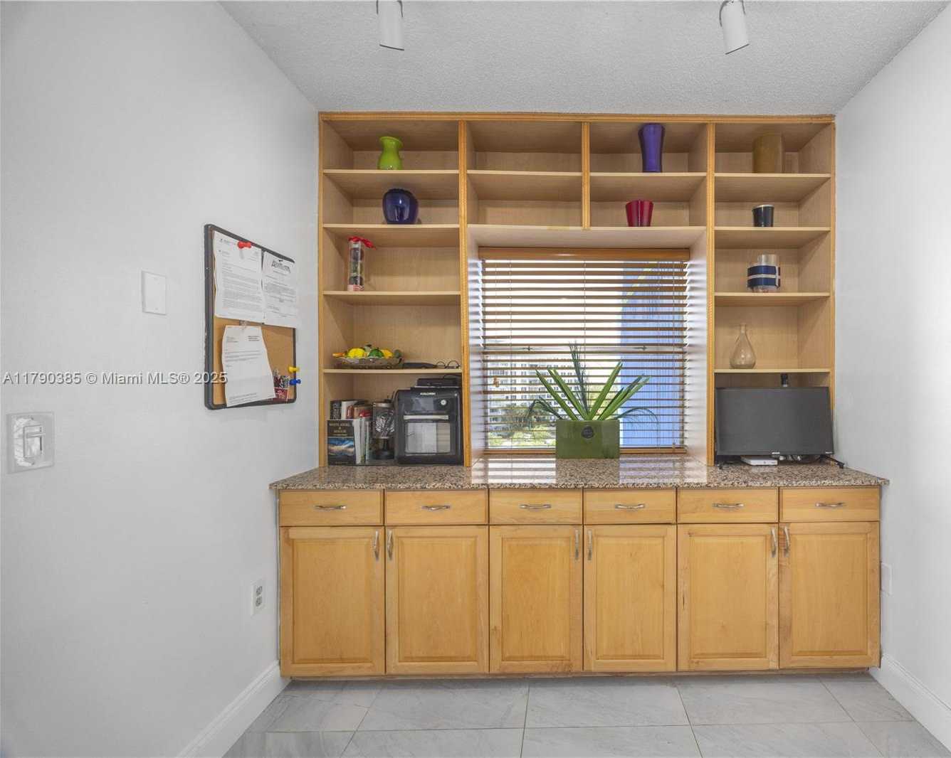 Small Image of 4001 HILLCREST DR #601, Hollywood Number 19