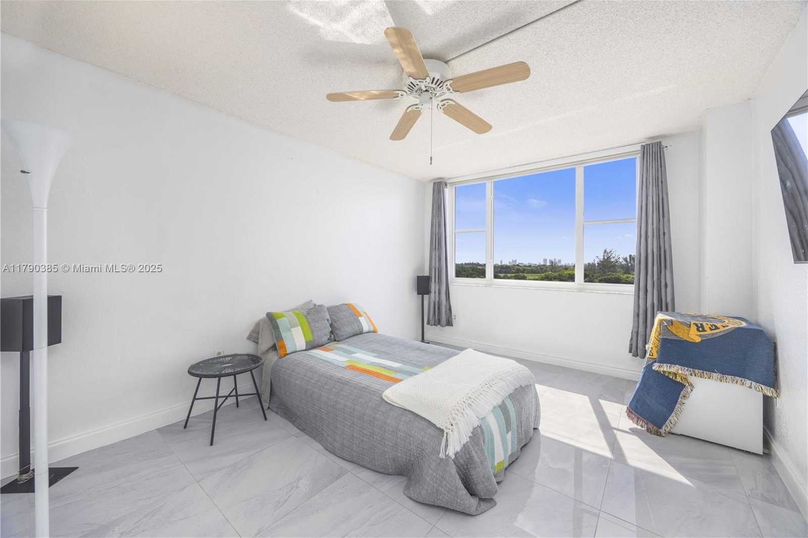 Small Image of 4001 HILLCREST DR #601, Hollywood Number 20