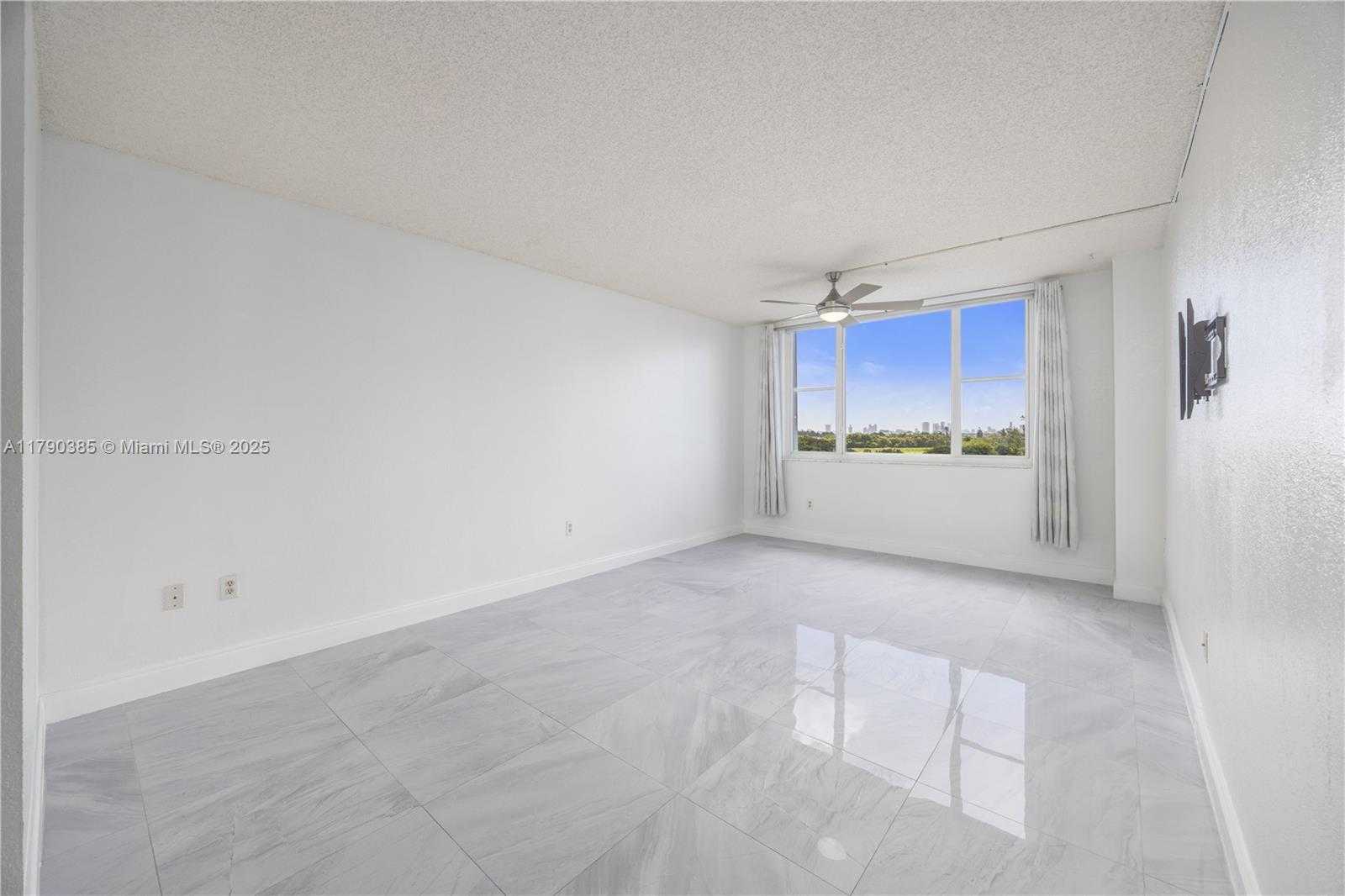 Small Image of 4001 HILLCREST DR #601, Hollywood Number 24