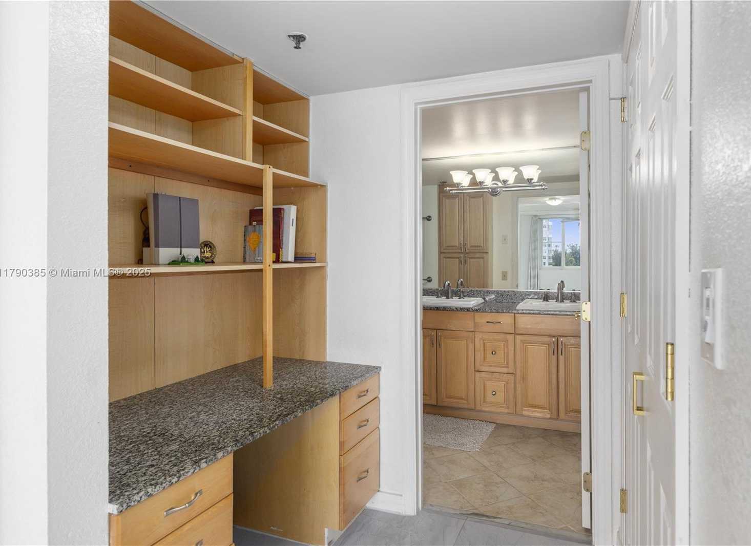 Small Image of 4001 HILLCREST DR #601, Hollywood Number 26