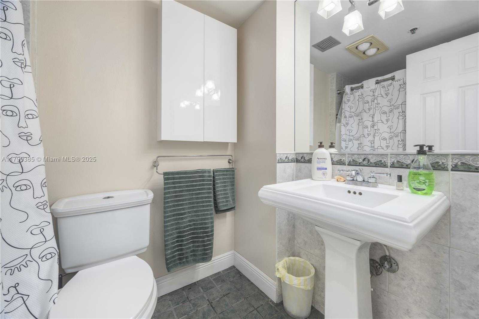 Small Image of 4001 HILLCREST DR #601, Hollywood Number 28