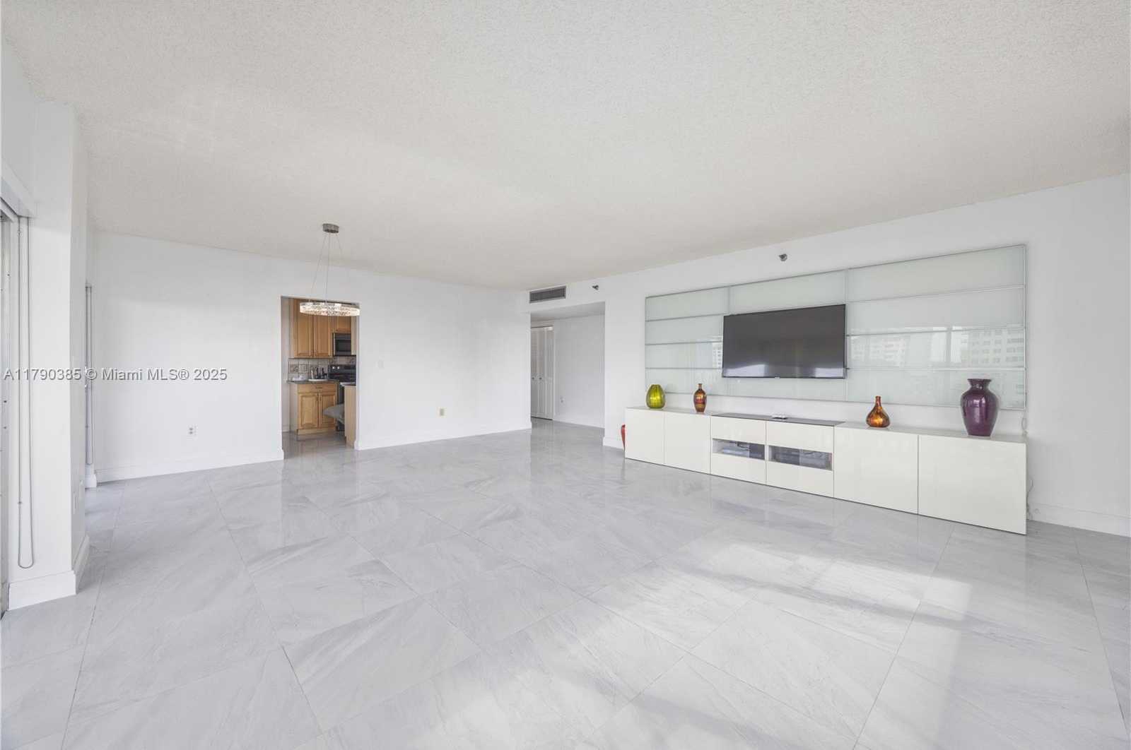 Small Image of 4001 HILLCREST DR #601, Hollywood Number 3