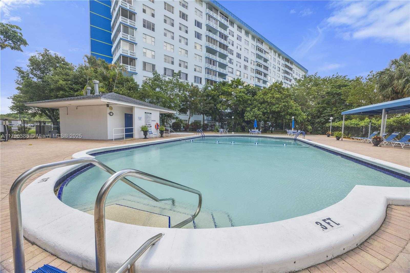 Small Image of 4001 HILLCREST DR #601, Hollywood Number 31