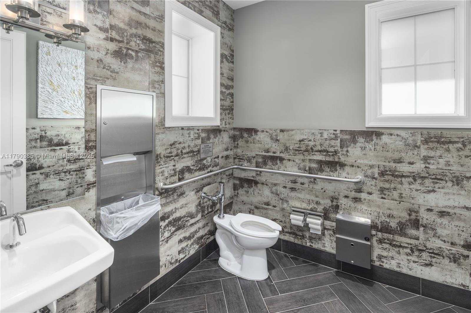 Small Image of 4001 HILLCREST DR #601, Hollywood Number 33