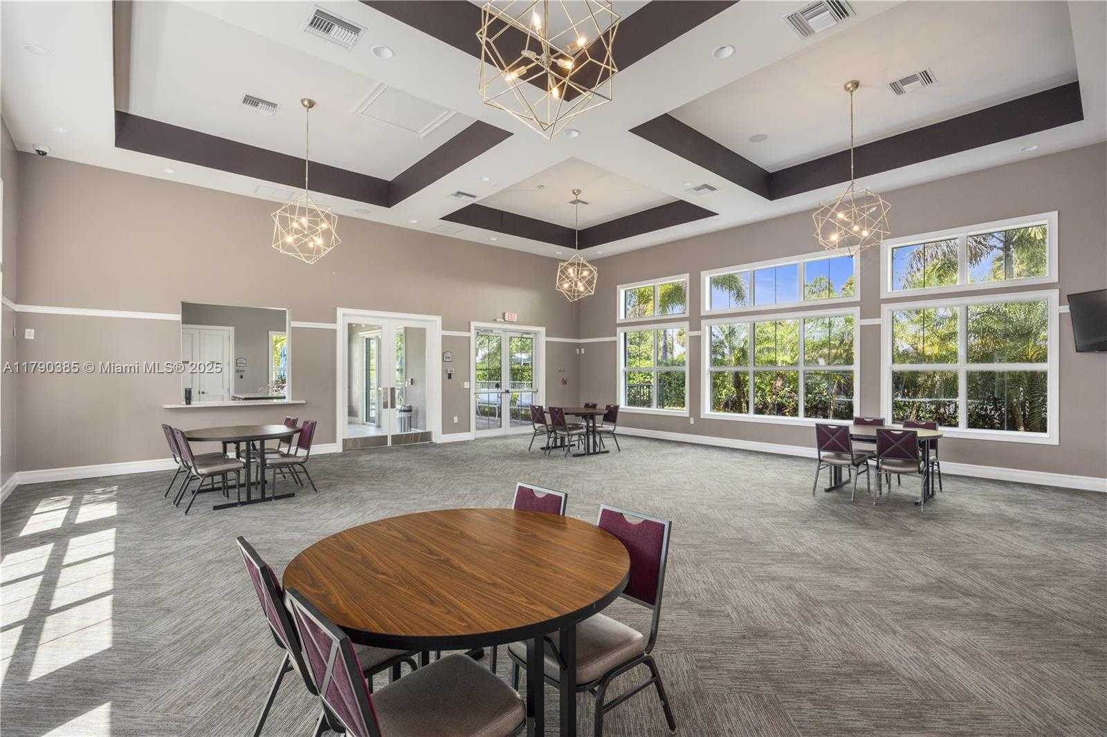 Small Image of 4001 HILLCREST DR #601, Hollywood Number 34