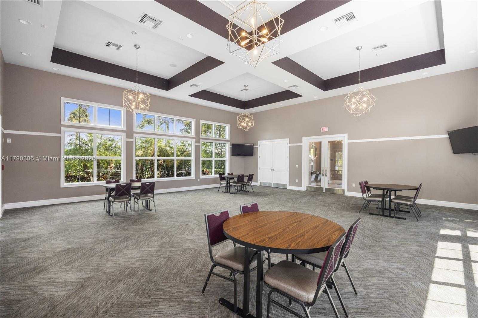 Small Image of 4001 HILLCREST DR #601, Hollywood Number 35