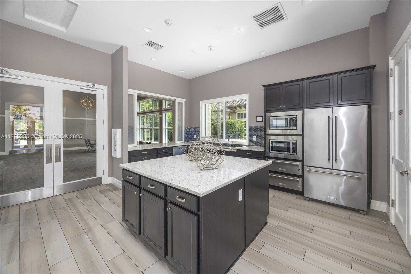 Small Image of 4001 HILLCREST DR #601, Hollywood Number 37