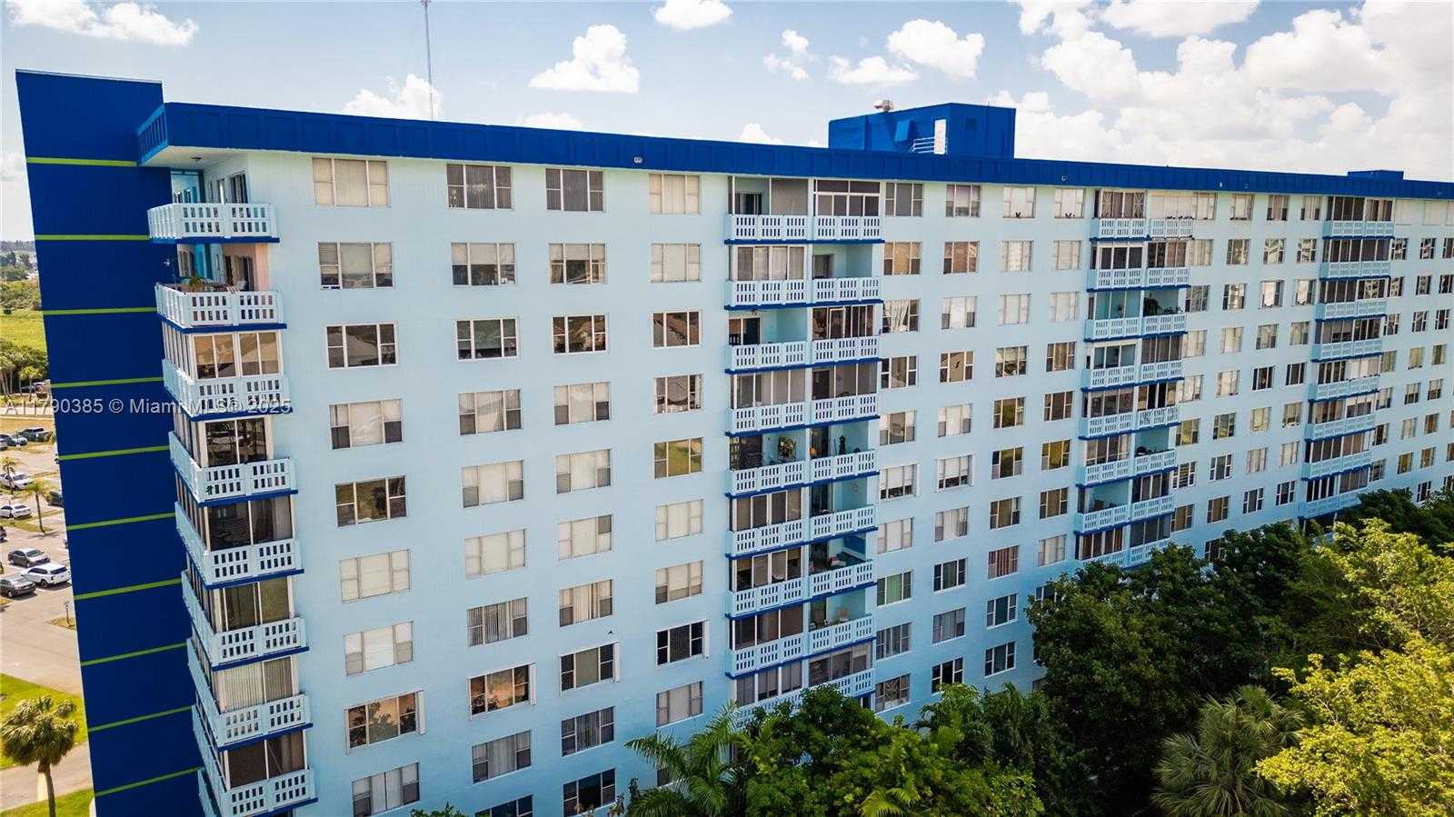 Small Image of 4001 HILLCREST DR #601, Hollywood Number 42