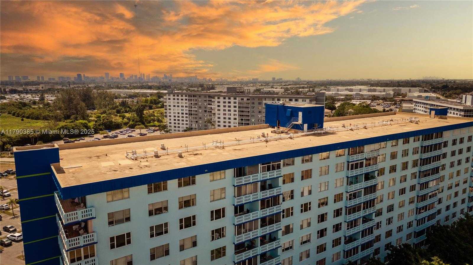 Small Image of 4001 HILLCREST DR #601, Hollywood Number 43
