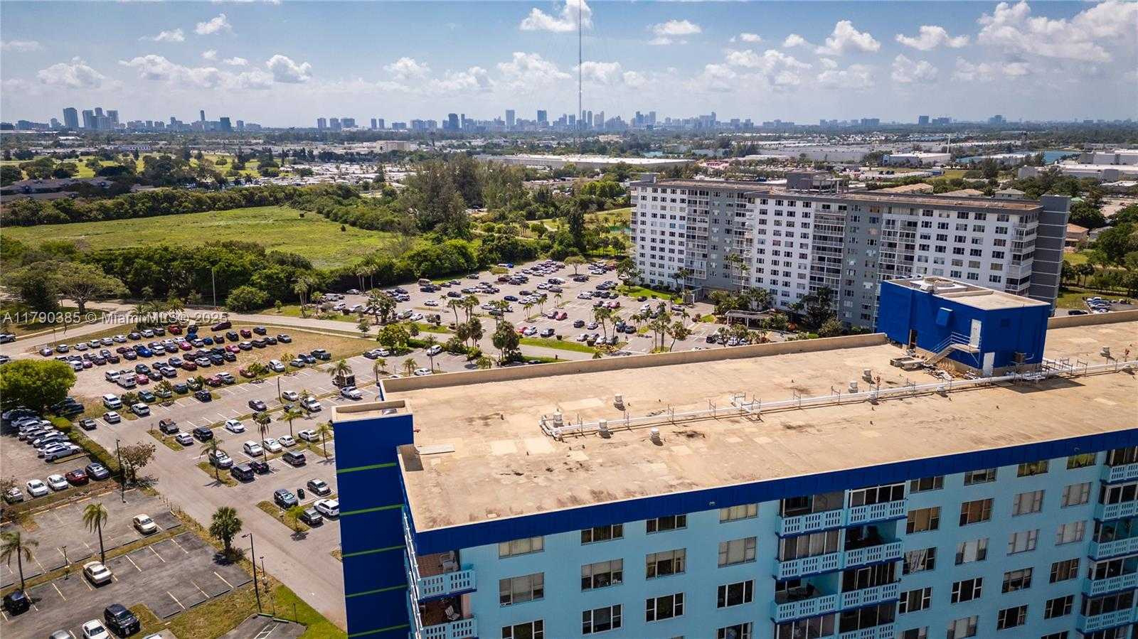 Small Image of 4001 HILLCREST DR #601, Hollywood Number 44