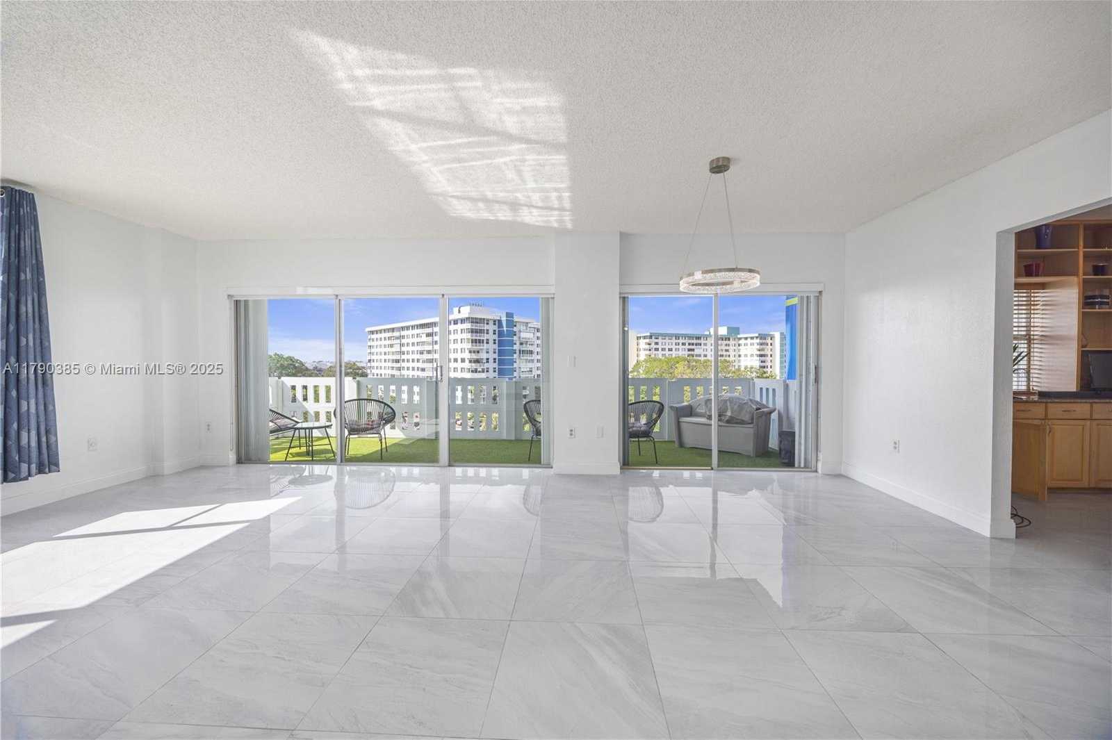 Small Image of 4001 HILLCREST DR #601, Hollywood Number 5