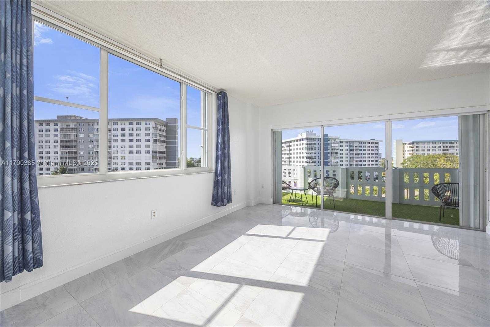 Small Image of 4001 HILLCREST DR #601, Hollywood Number 6