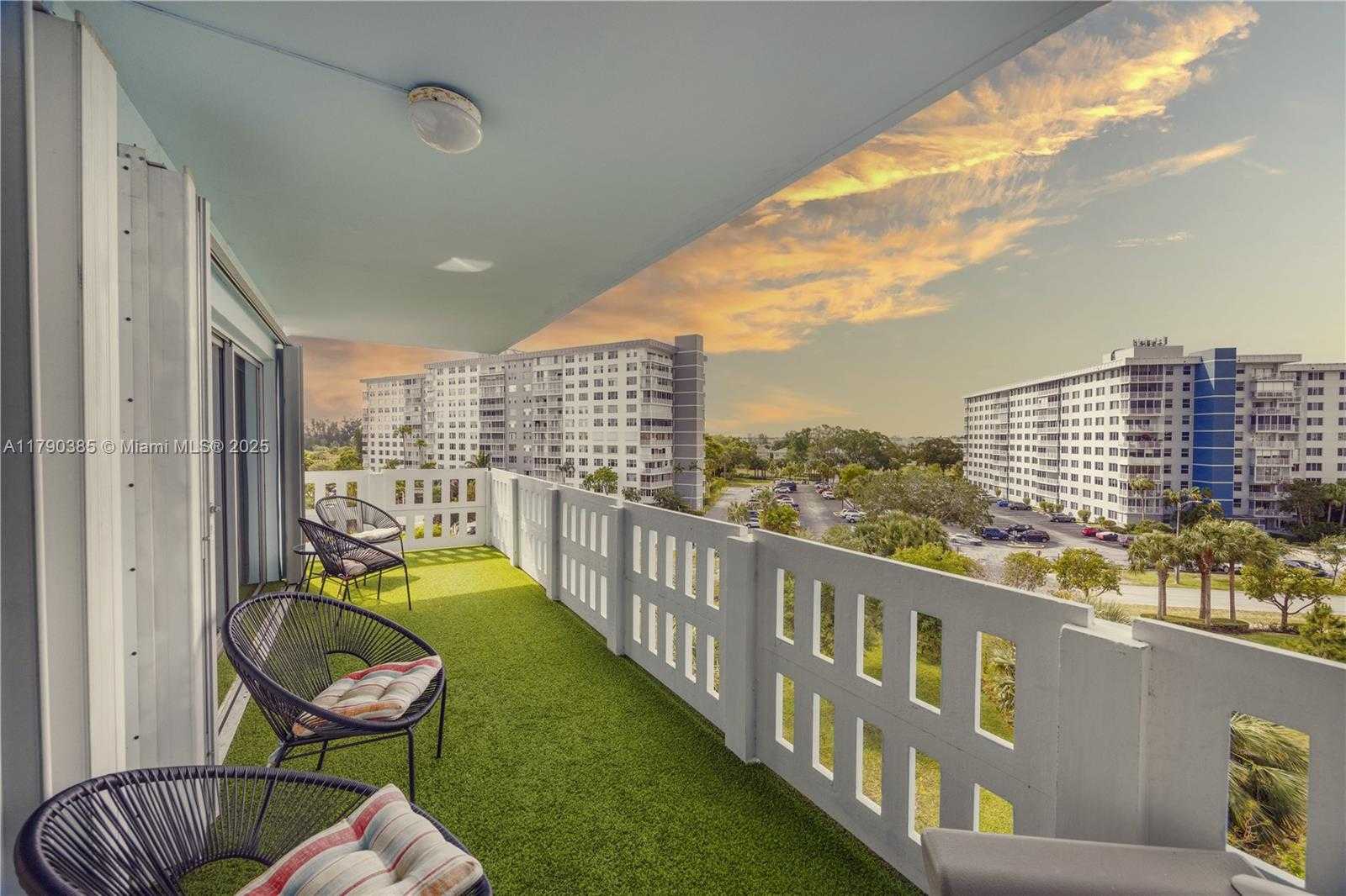 Small Image of 4001 HILLCREST DR #601, Hollywood Number 7