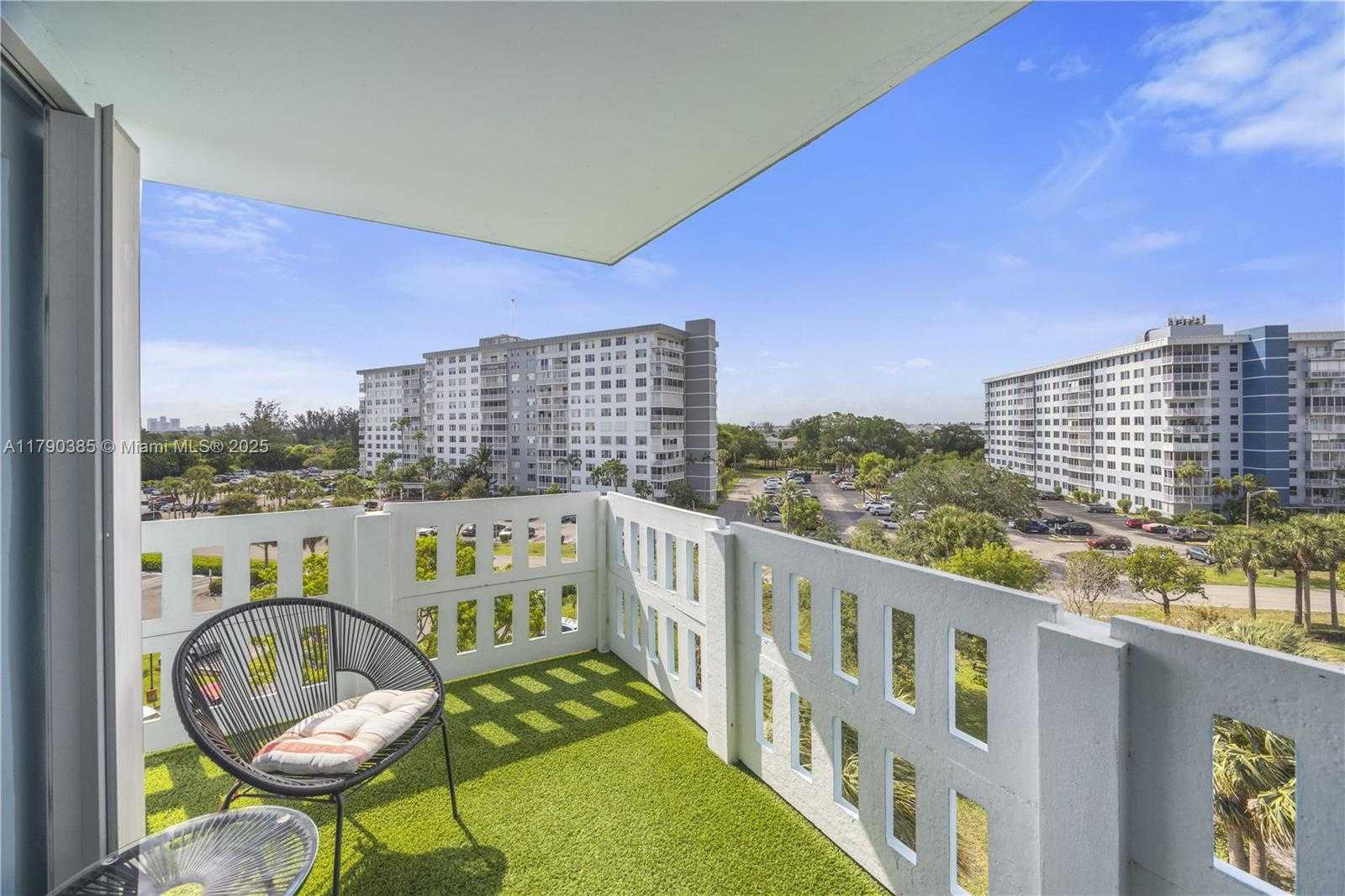 Small Image of 4001 HILLCREST DR #601, Hollywood Number 8