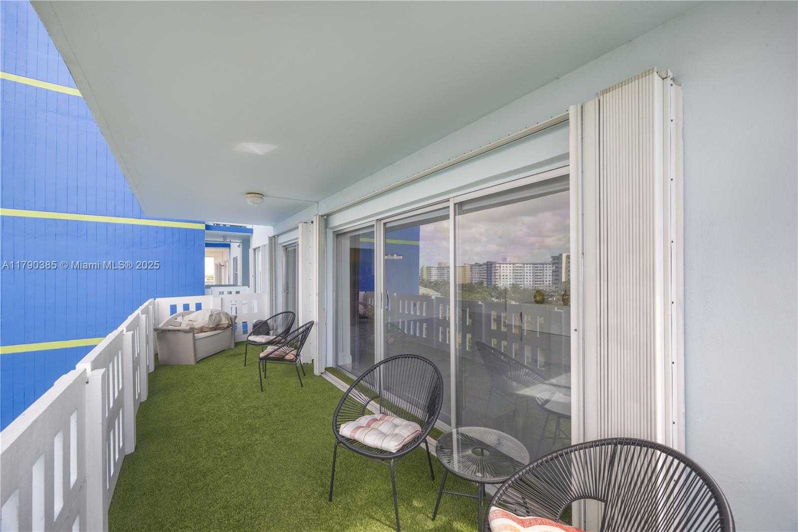 Small Image of 4001 HILLCREST DR #601, Hollywood Number 9