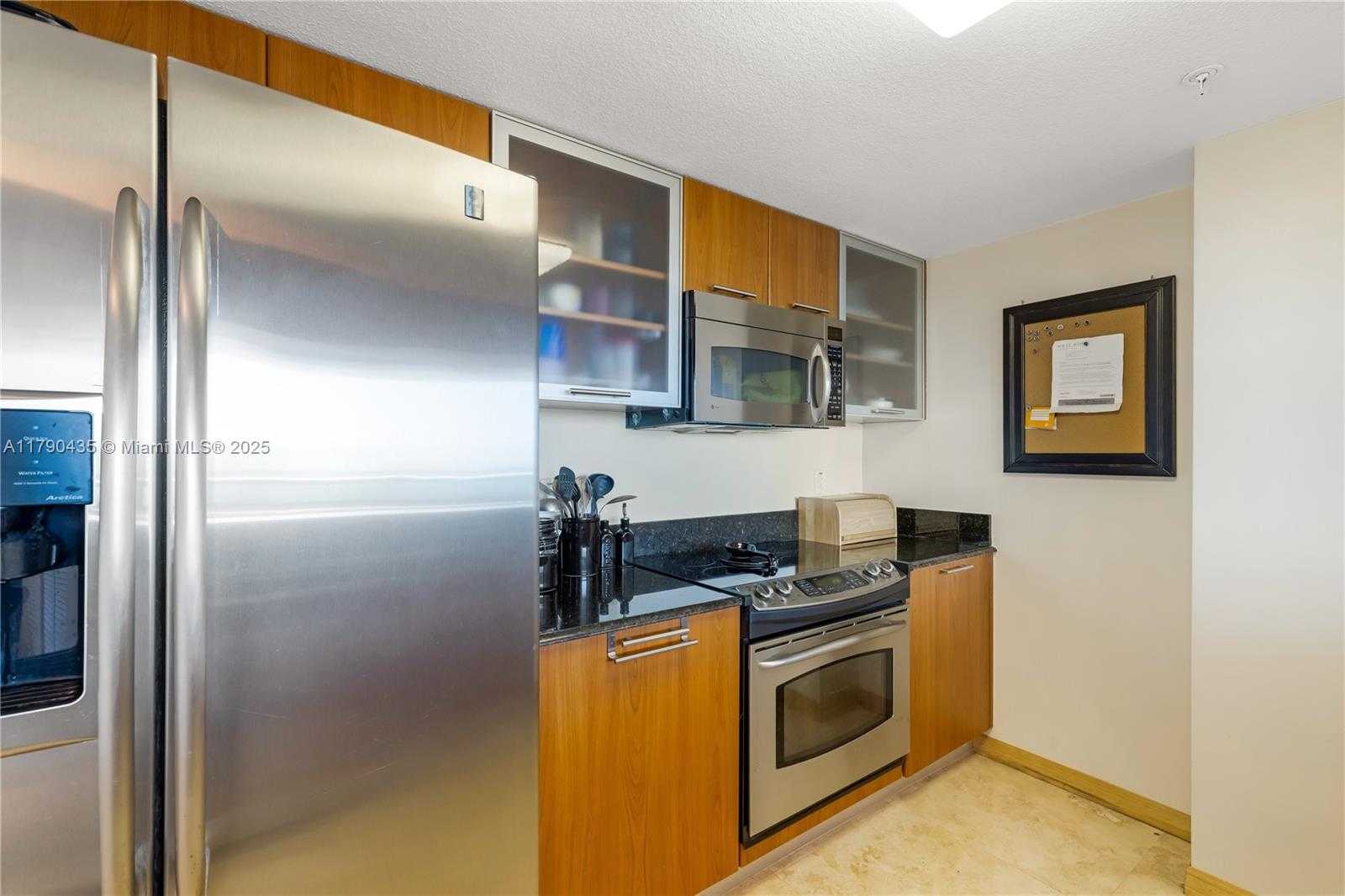 Small Image of 1800 NORTH BAYSHORE DR #509, Miami Number 10