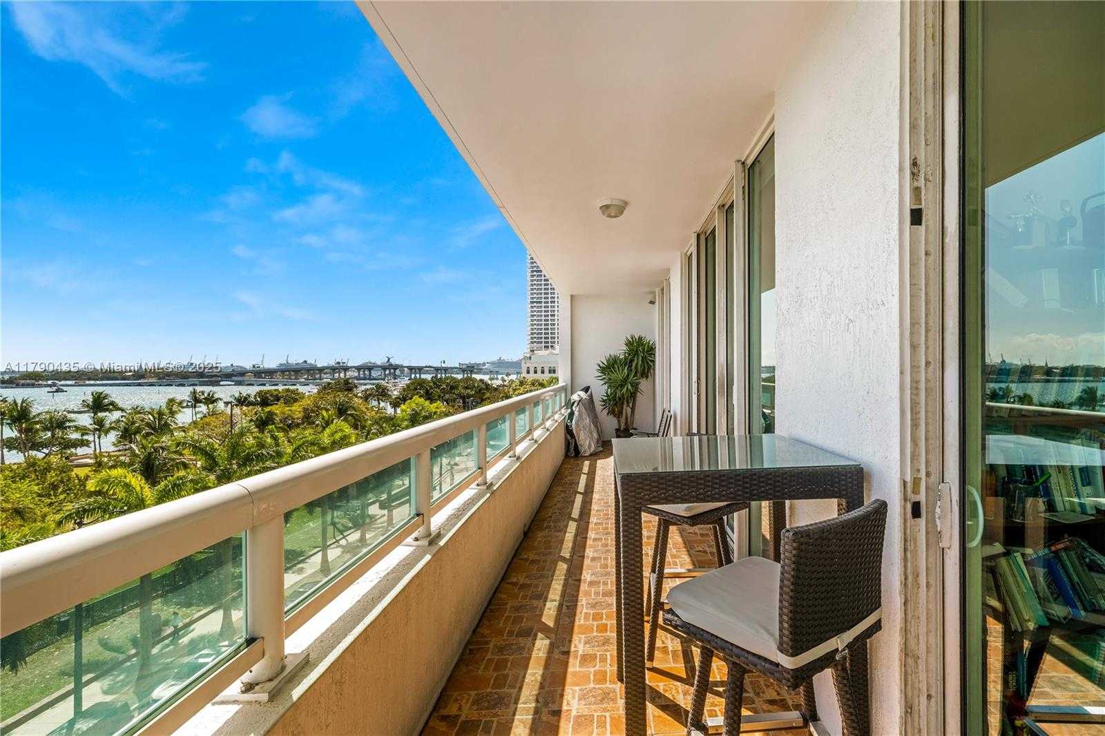 Small Image of 1800 NORTH BAYSHORE DR #509, Miami Number 5