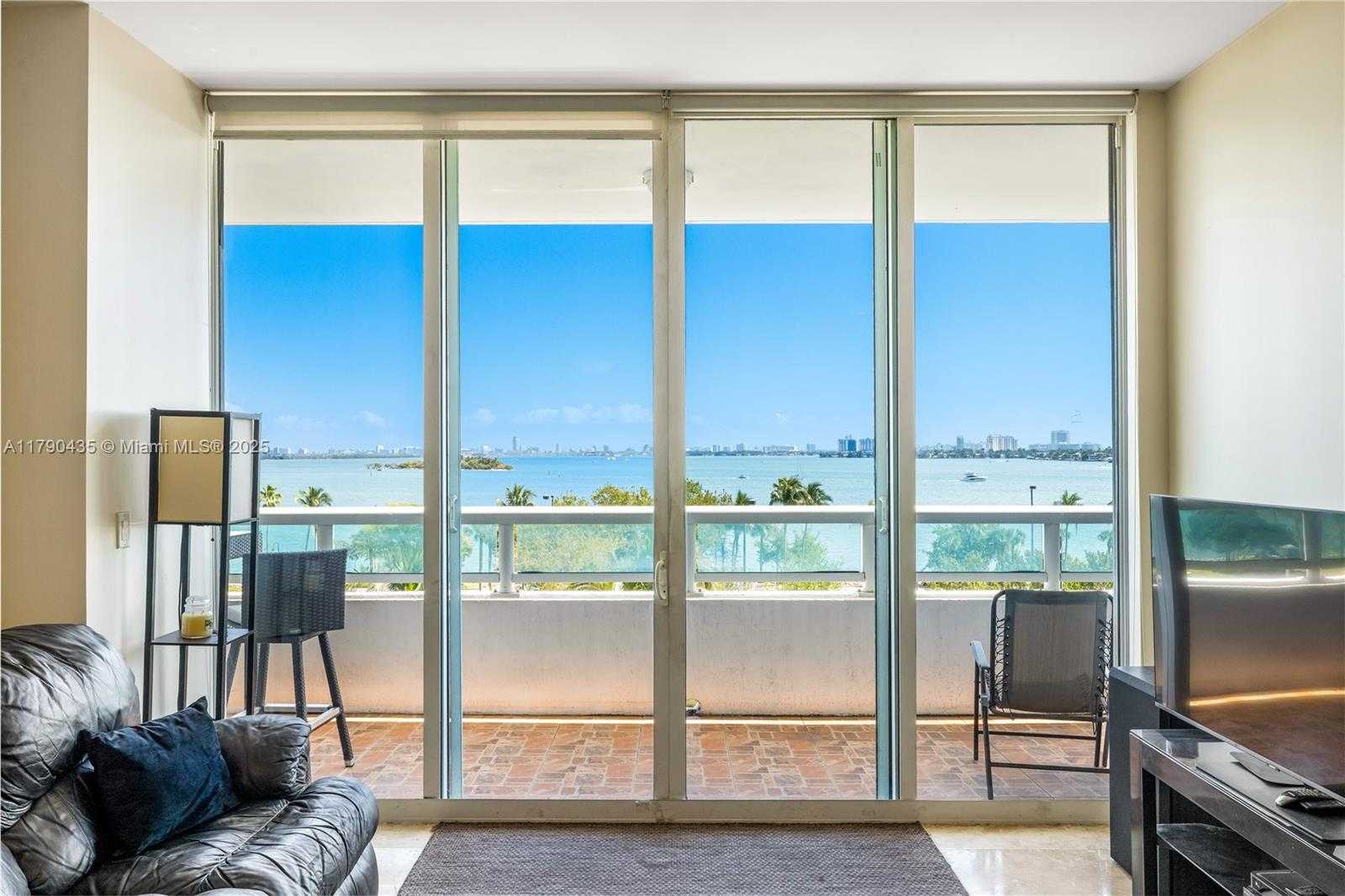 Small Image of 1800 NORTH BAYSHORE DR #509, Miami Number 6