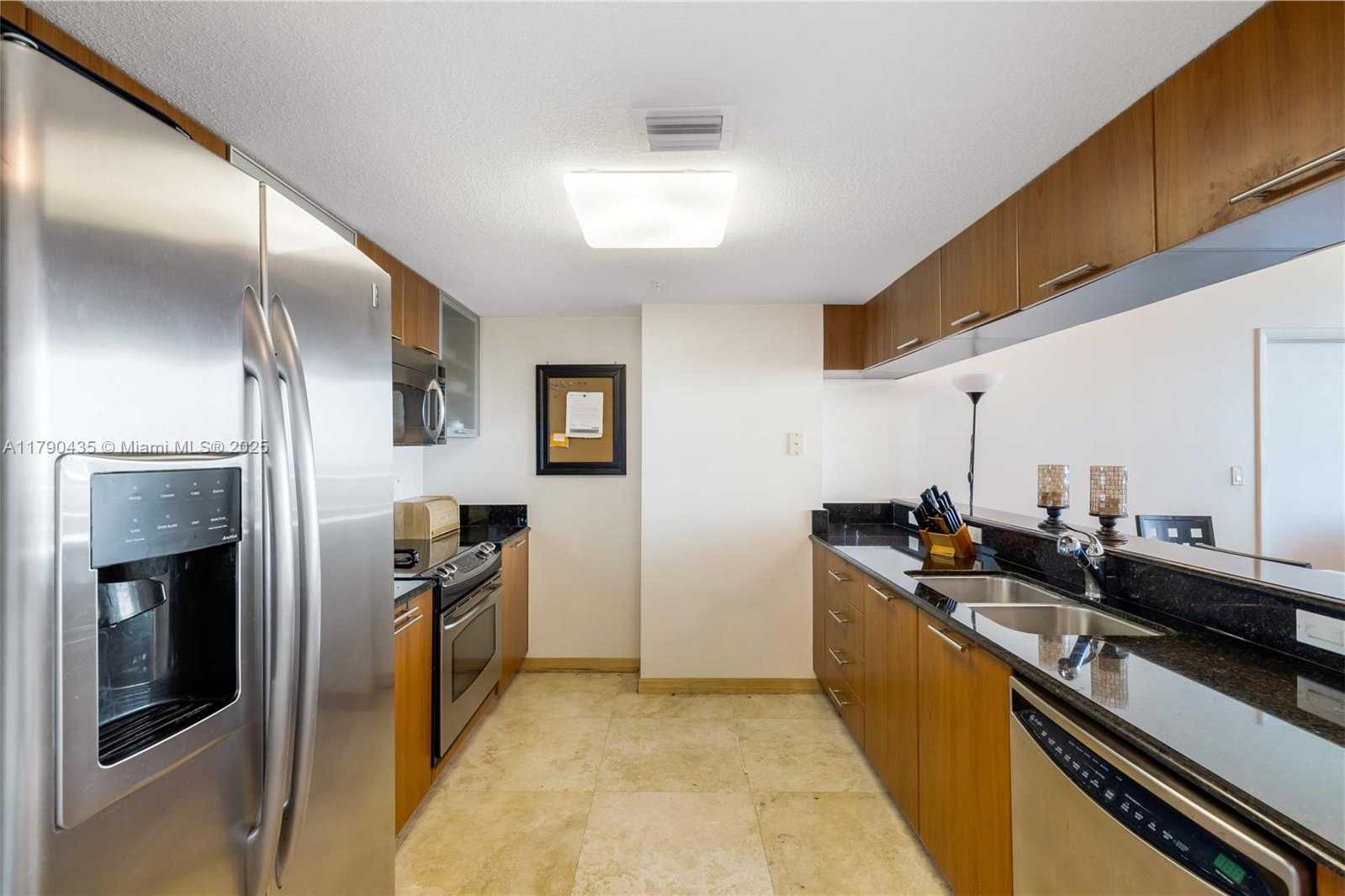 Small Image of 1800 NORTH BAYSHORE DR #509, Miami Number 9