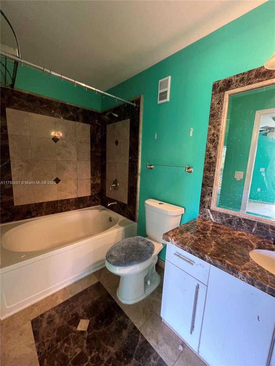 Small Image of 4815 VIA PALM LKS #1413, West Palm Beach Number 10