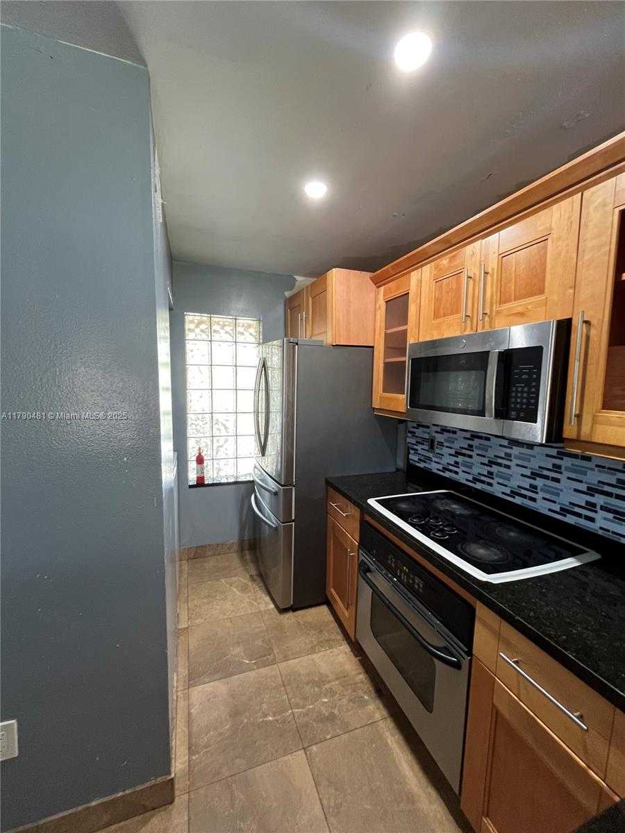 Small Image of 4815 VIA PALM LKS #1413, West Palm Beach Number 2