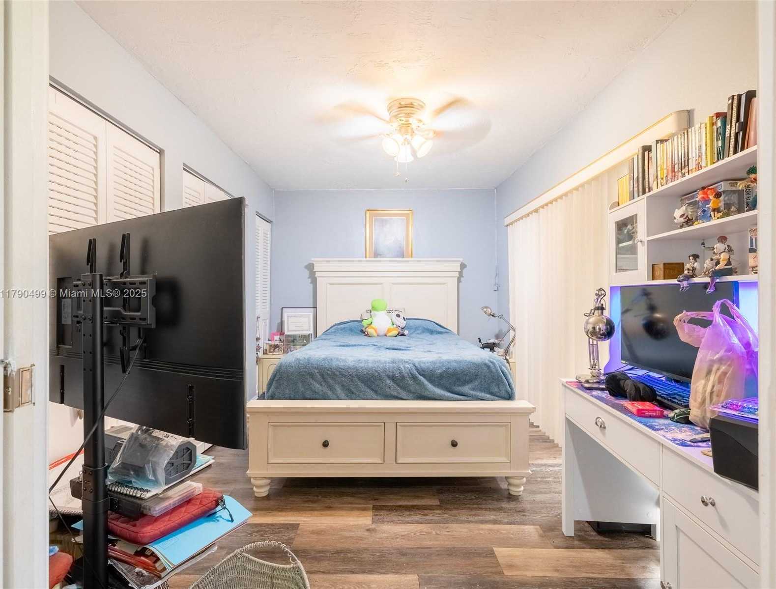Small Image of 370 FAIRWAY CIR #13, Weston Number 10