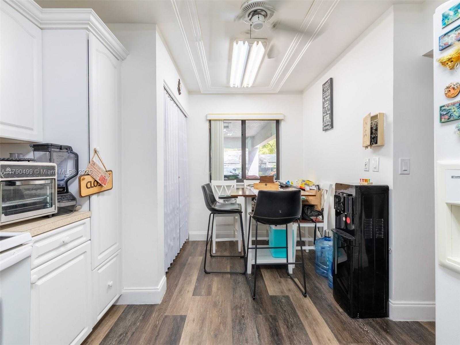 Small Image of 370 FAIRWAY CIR #13, Weston Number 11