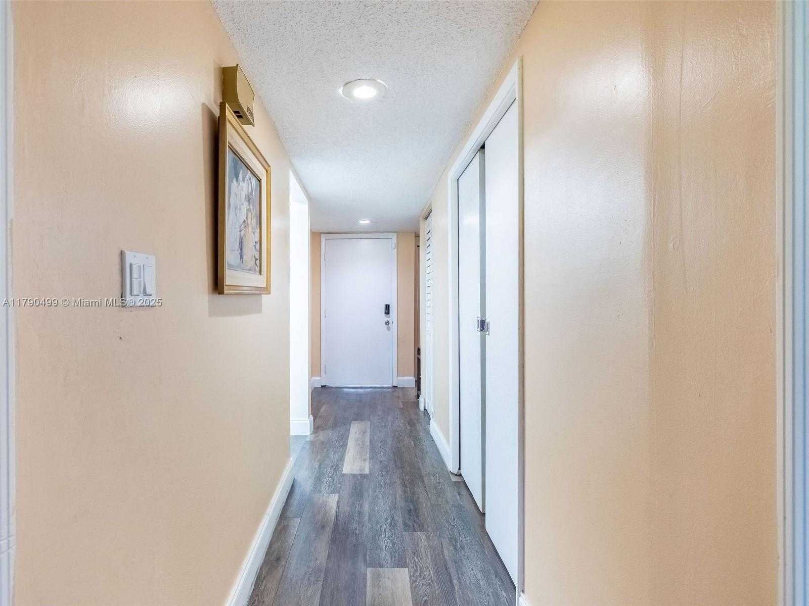Small Image of 370 FAIRWAY CIR #13, Weston Number 14