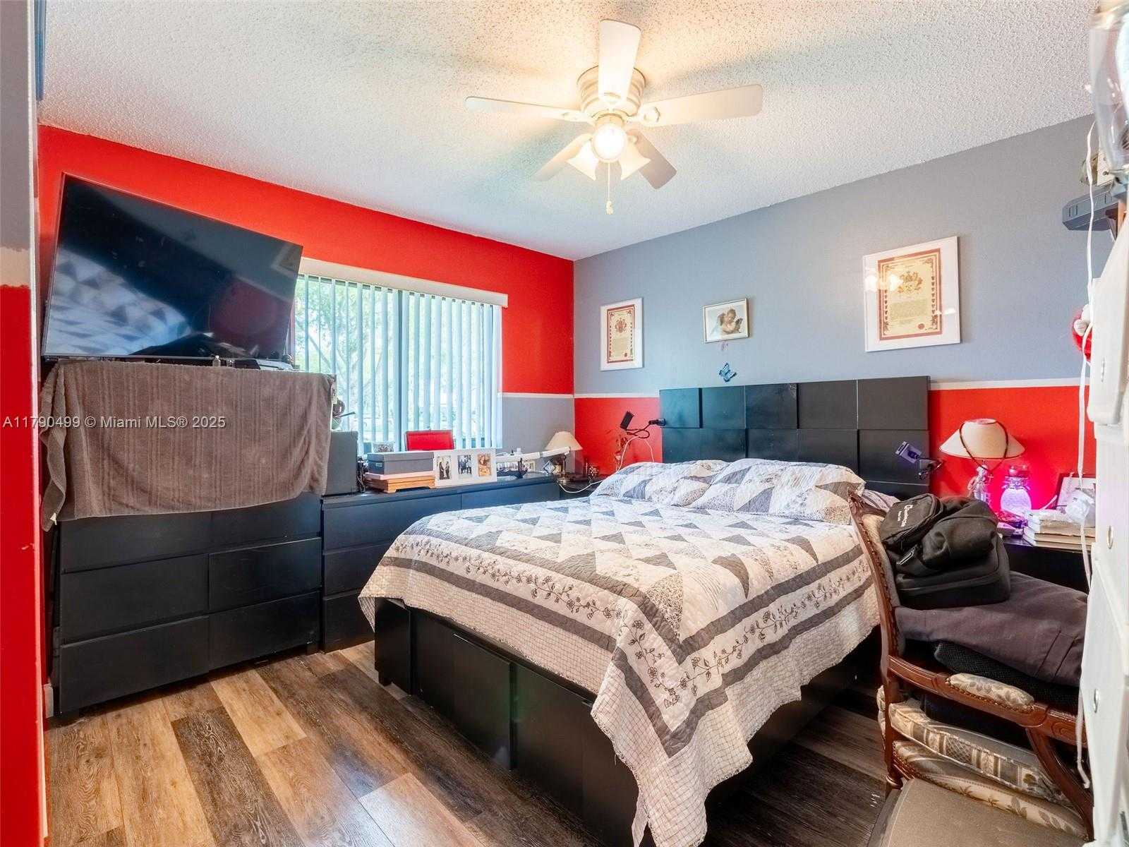 Small Image of 370 FAIRWAY CIR #13, Weston Number 16