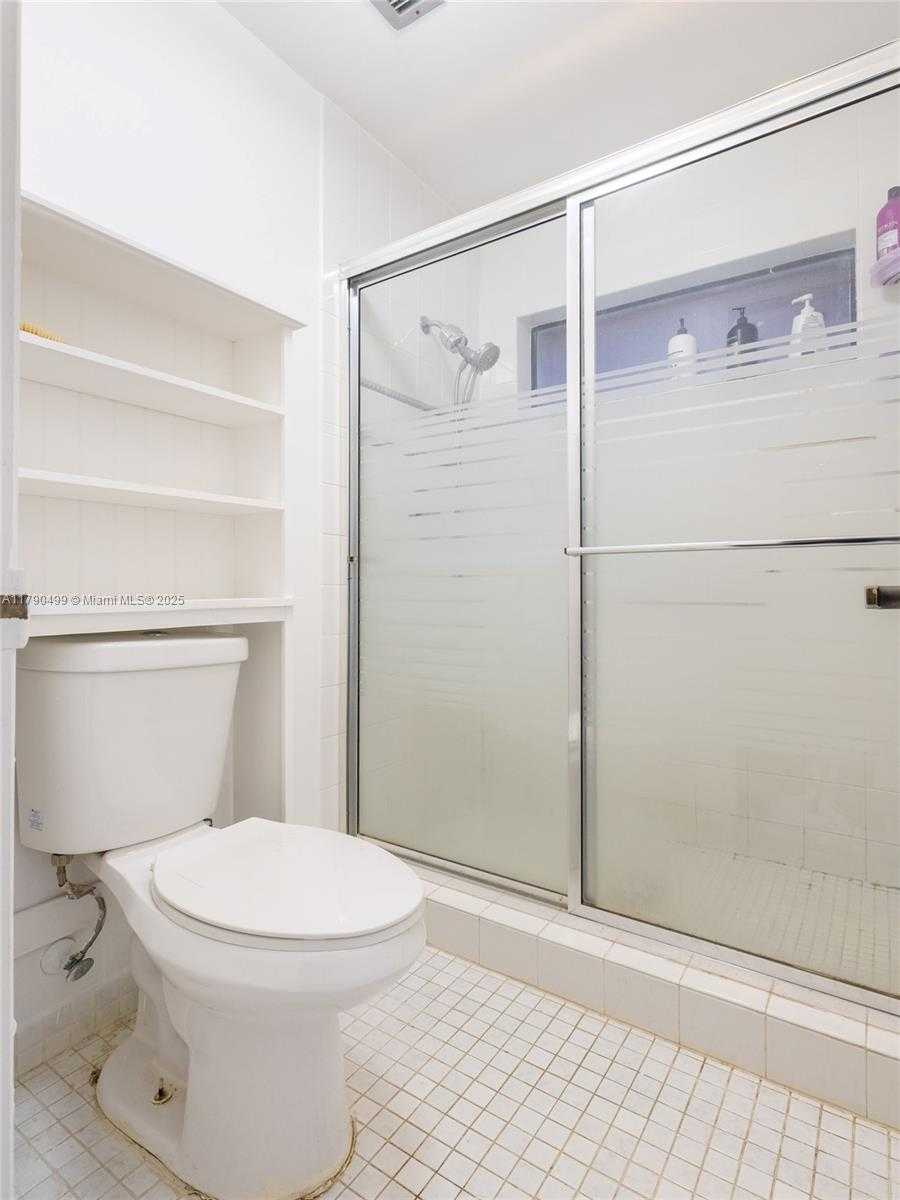 Small Image of 370 FAIRWAY CIR #13, Weston Number 17