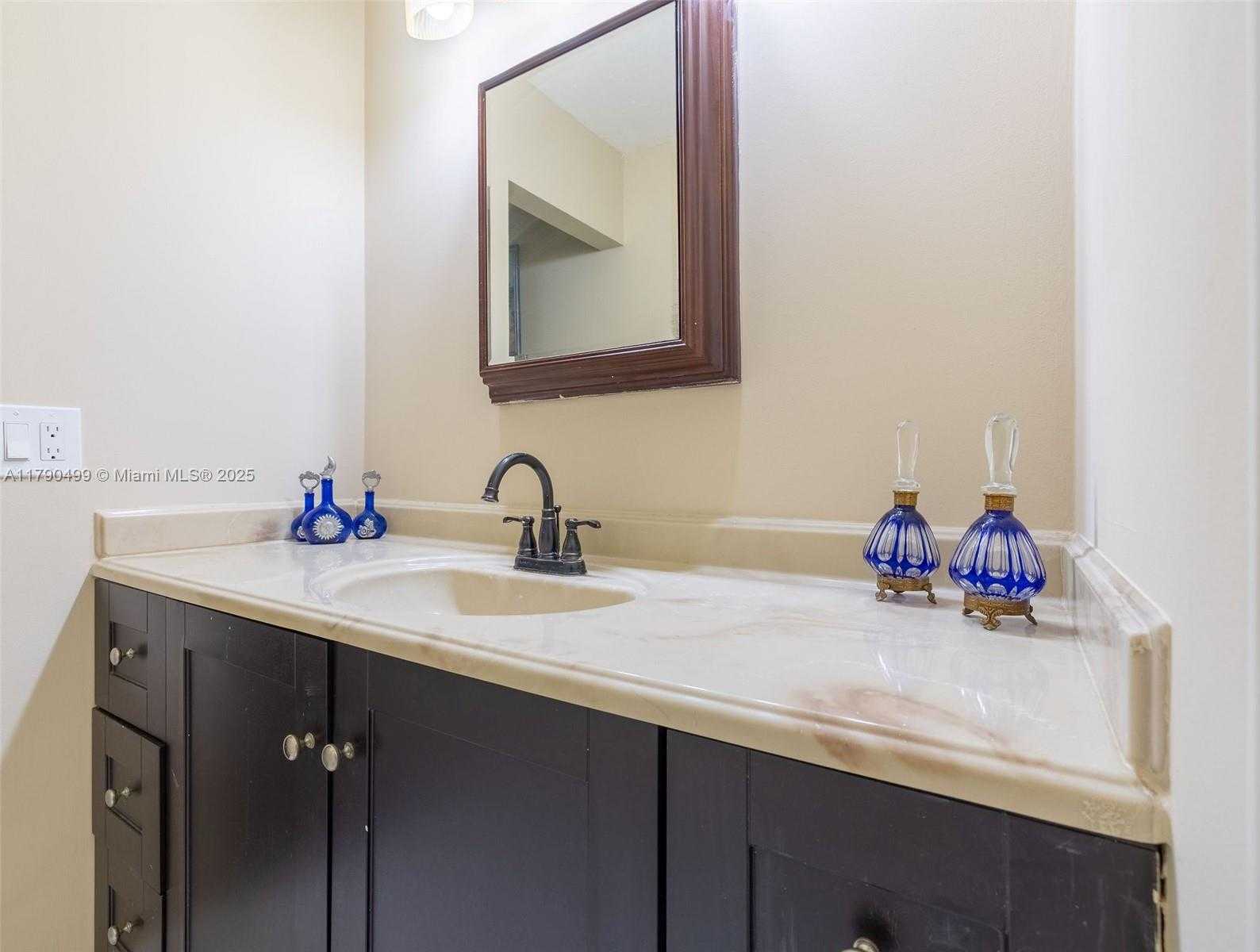 Small Image of 370 FAIRWAY CIR #13, Weston Number 19