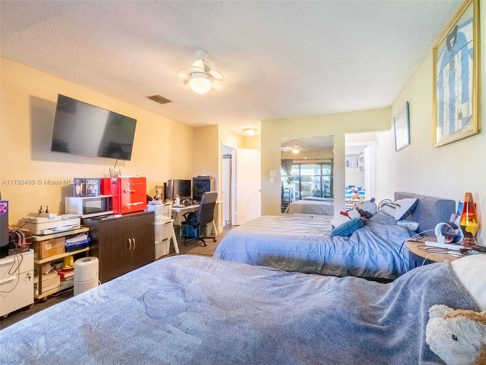 Small Image of 370 FAIRWAY CIR #13, Weston Number 20