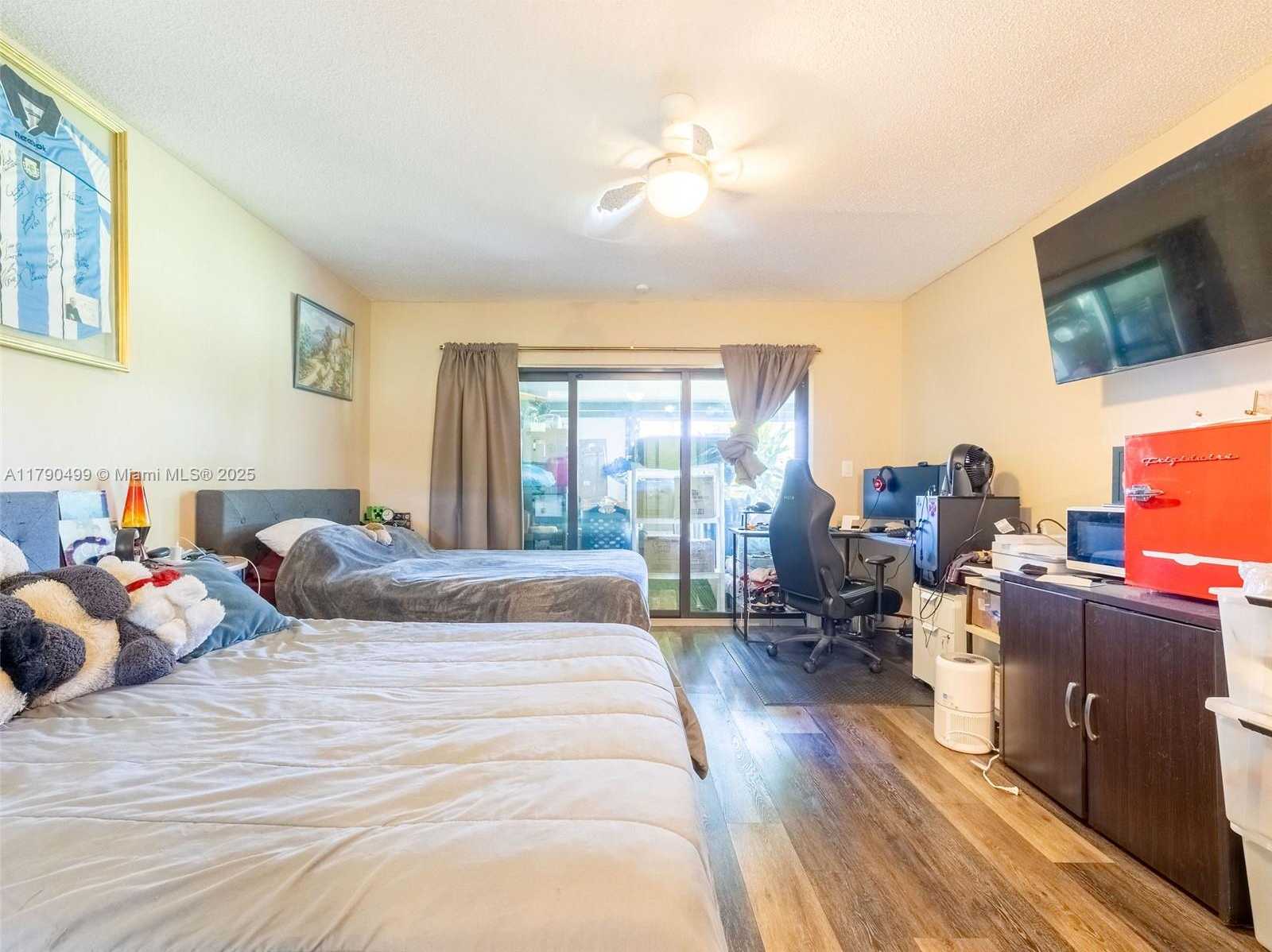 Small Image of 370 FAIRWAY CIR #13, Weston Number 21