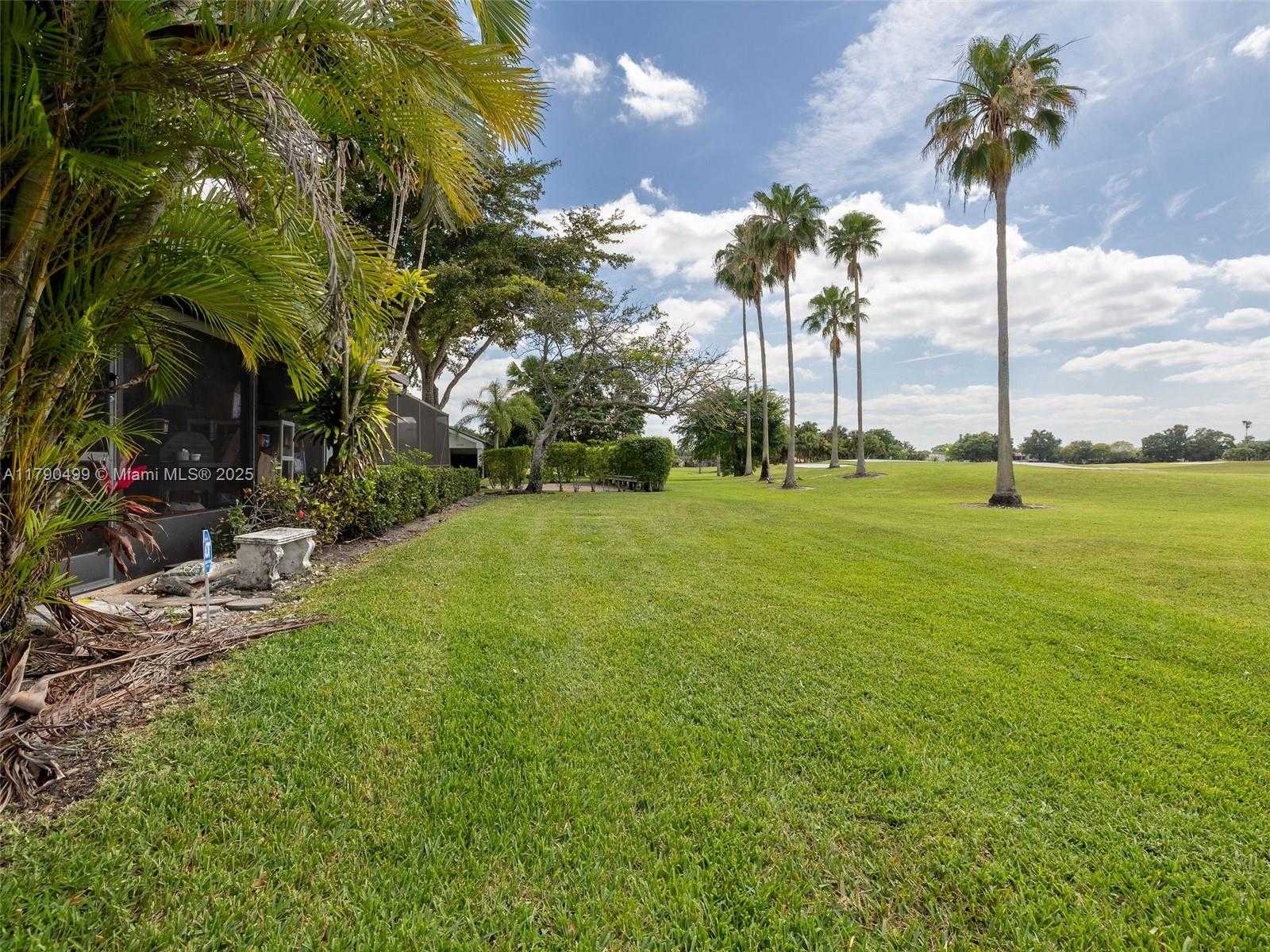 Small Image of 370 FAIRWAY CIR #13, Weston Number 25