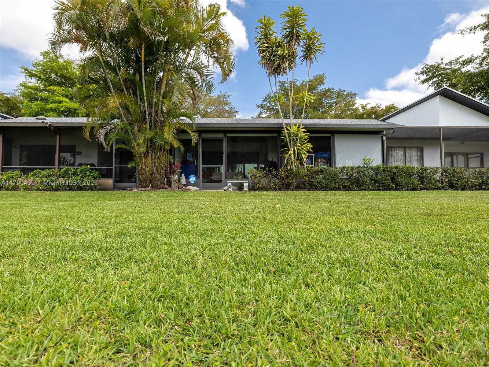 Small Image of 370 FAIRWAY CIR #13, Weston Number 26