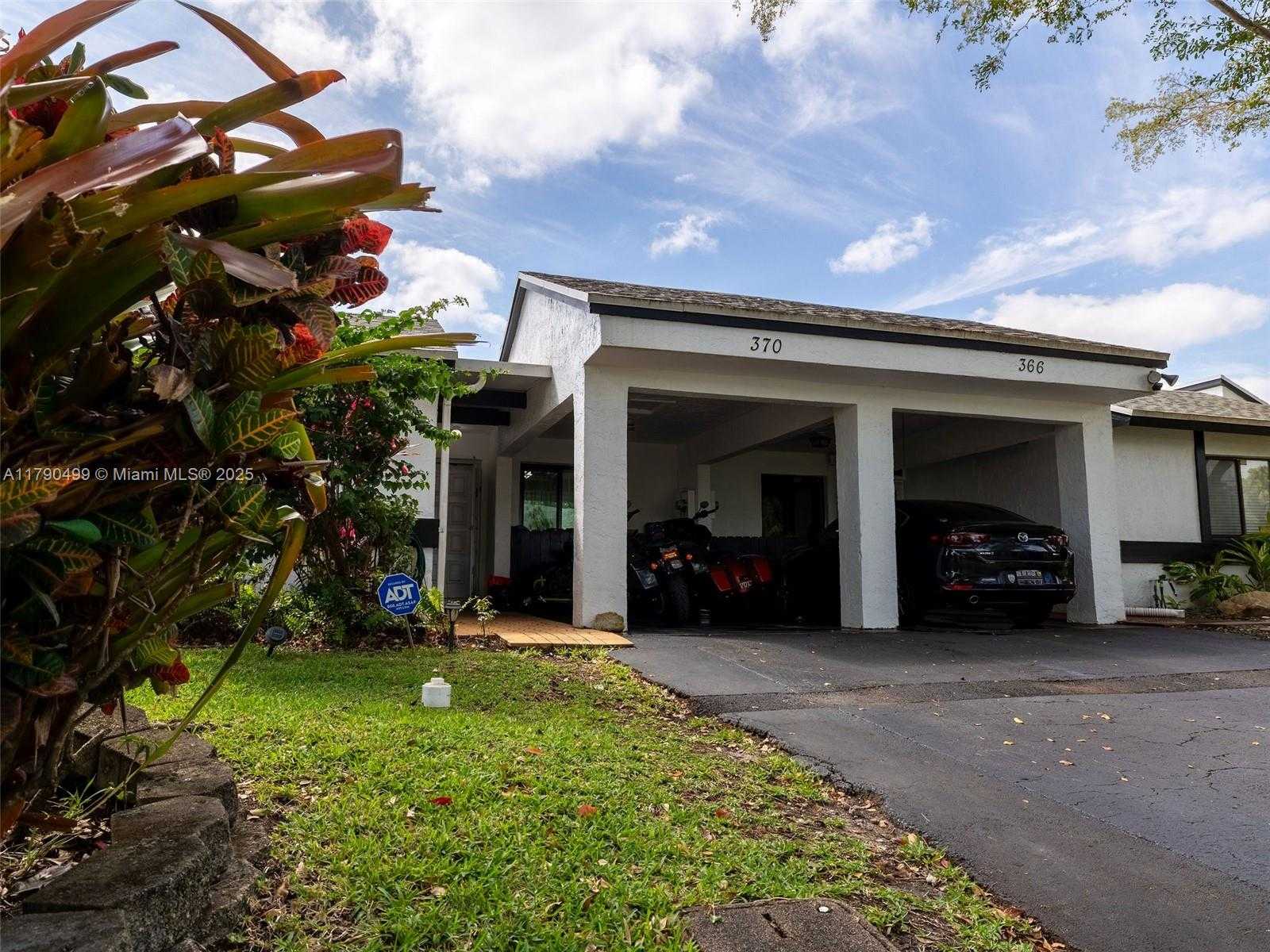 Small Image of 370 FAIRWAY CIR #13, Weston Number 28