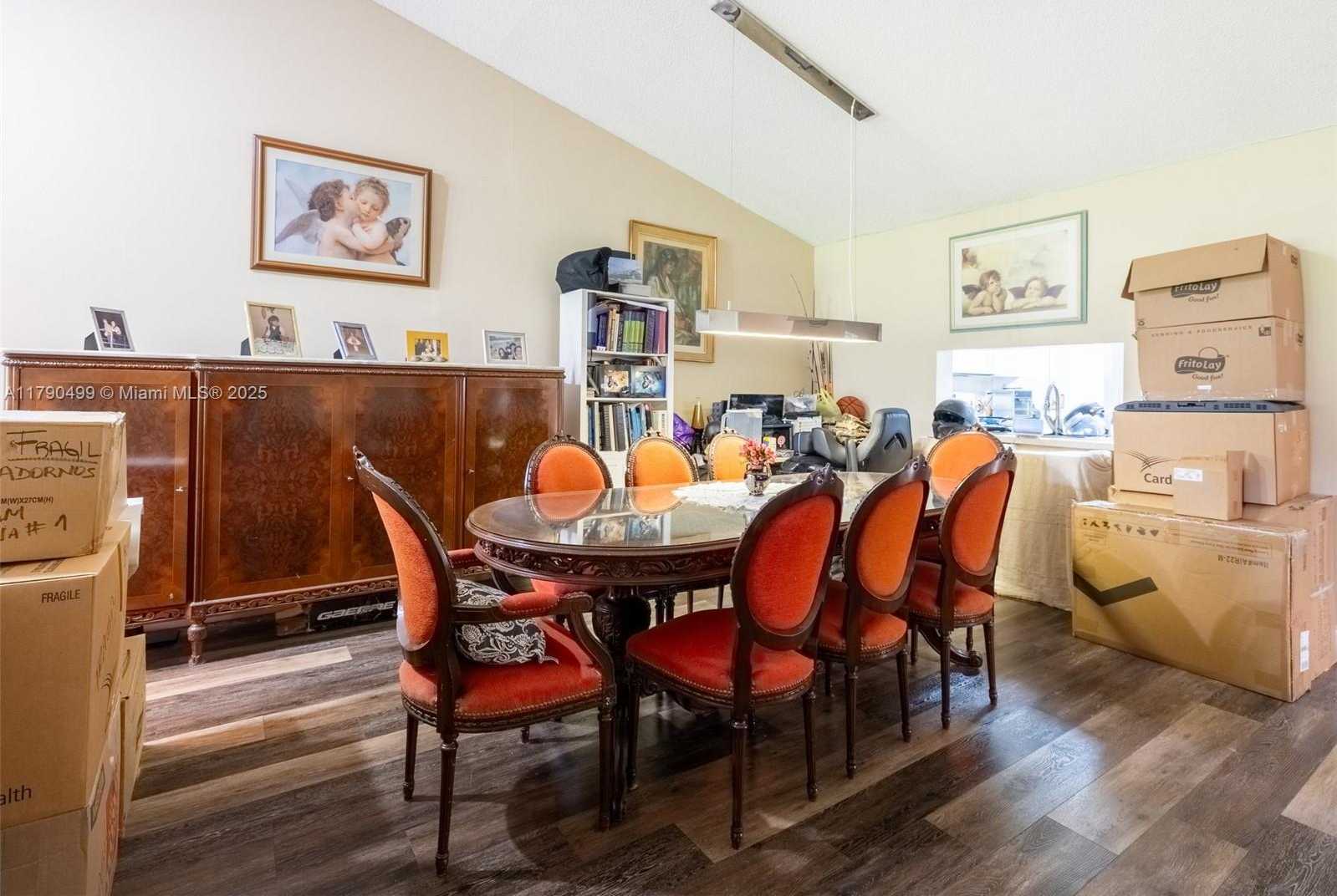 Small Image of 370 FAIRWAY CIR #13, Weston Number 6