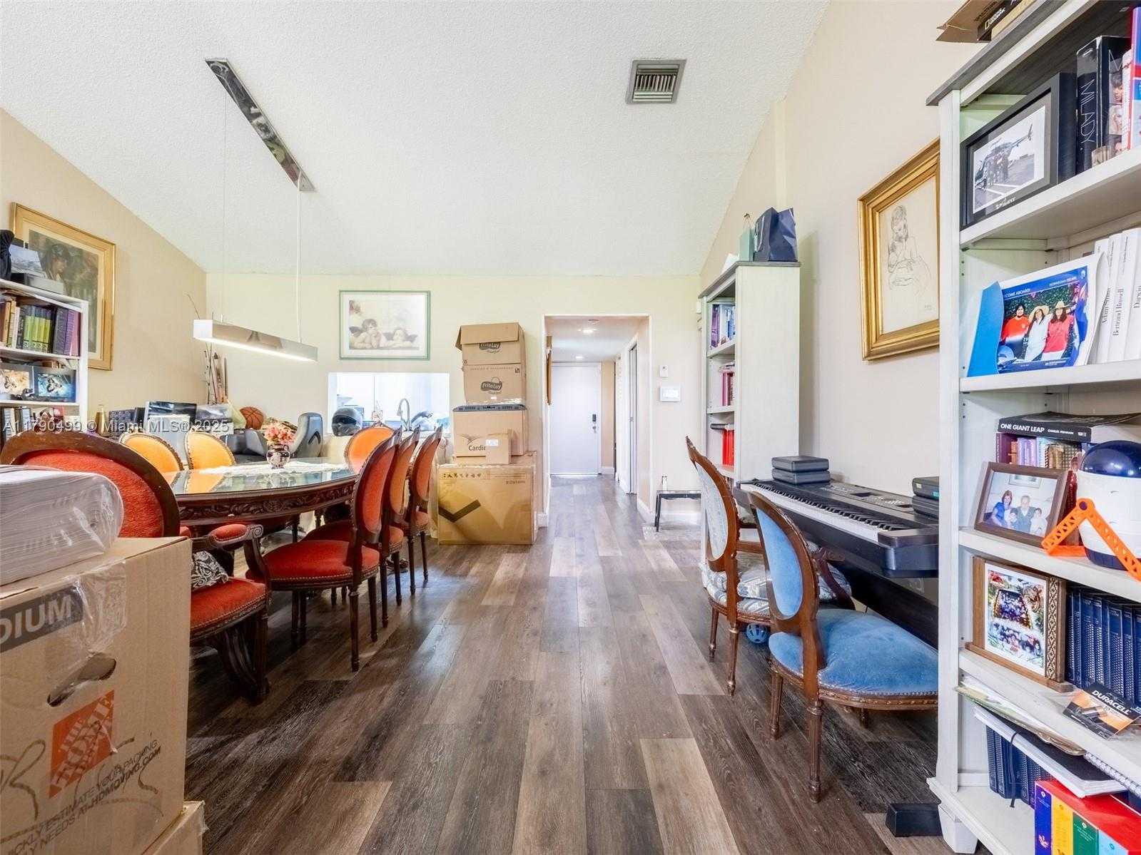 Small Image of 370 FAIRWAY CIR #13, Weston Number 8