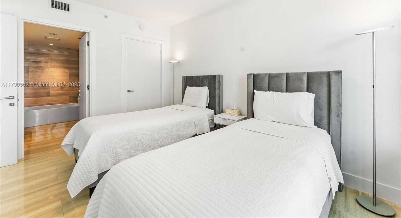 Small Image of 1451 BRICKELL AVE #1803, Miami Number 8