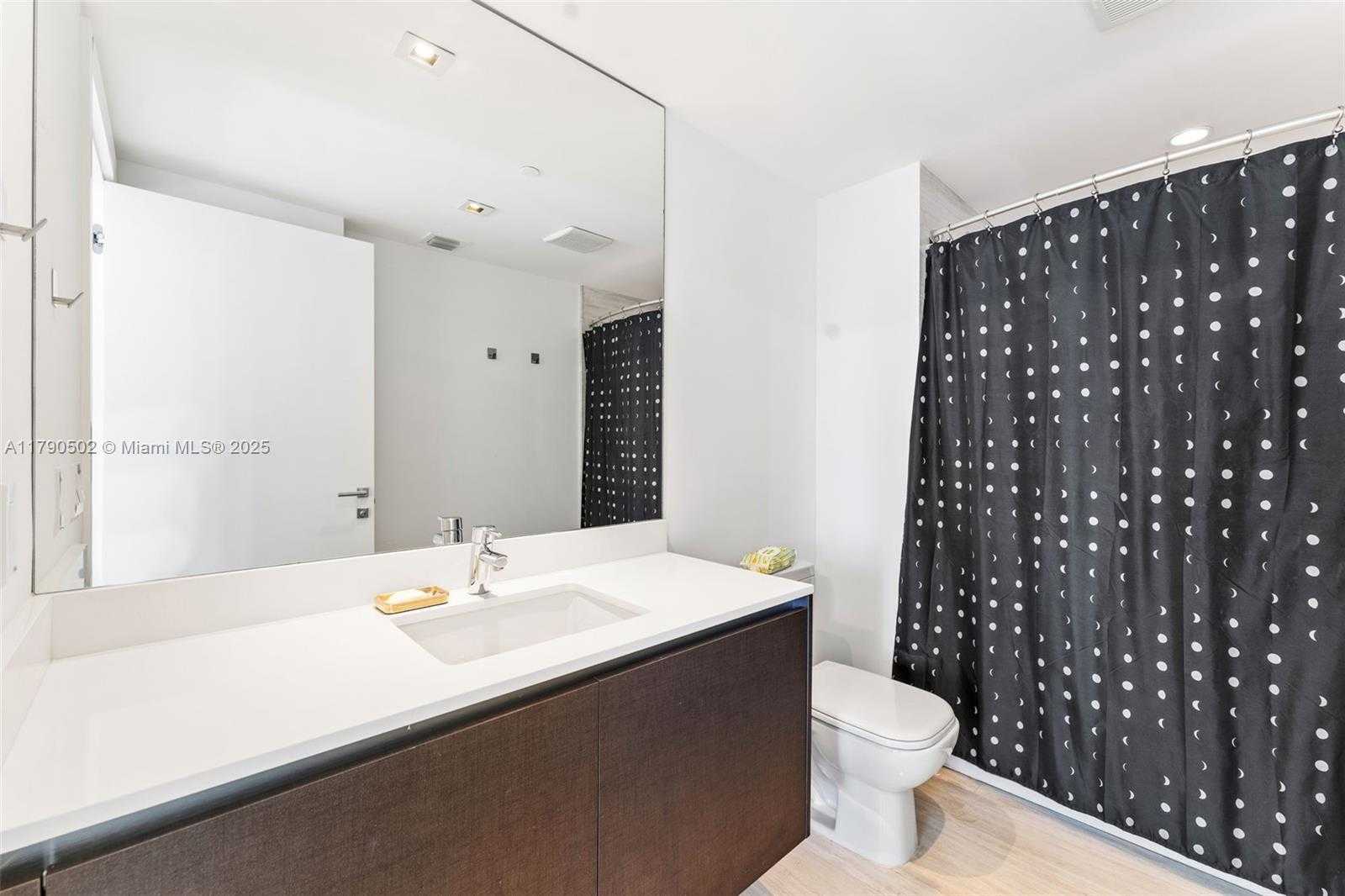 Small Image of 1451 BRICKELL AVE #1803, Miami Number 9