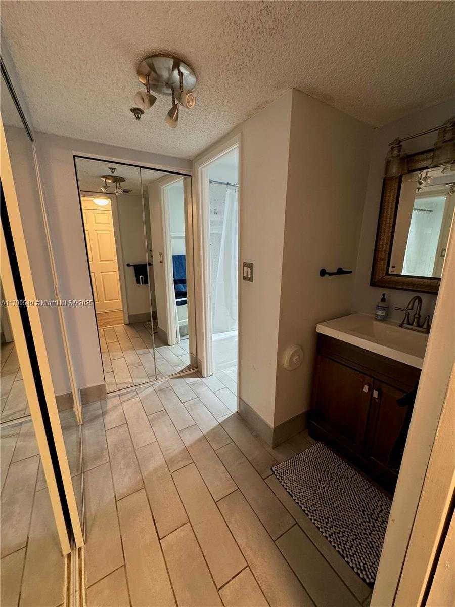 Small Image of 20515 EAST COUNTRY CLUB DR #148, Aventura Number 3