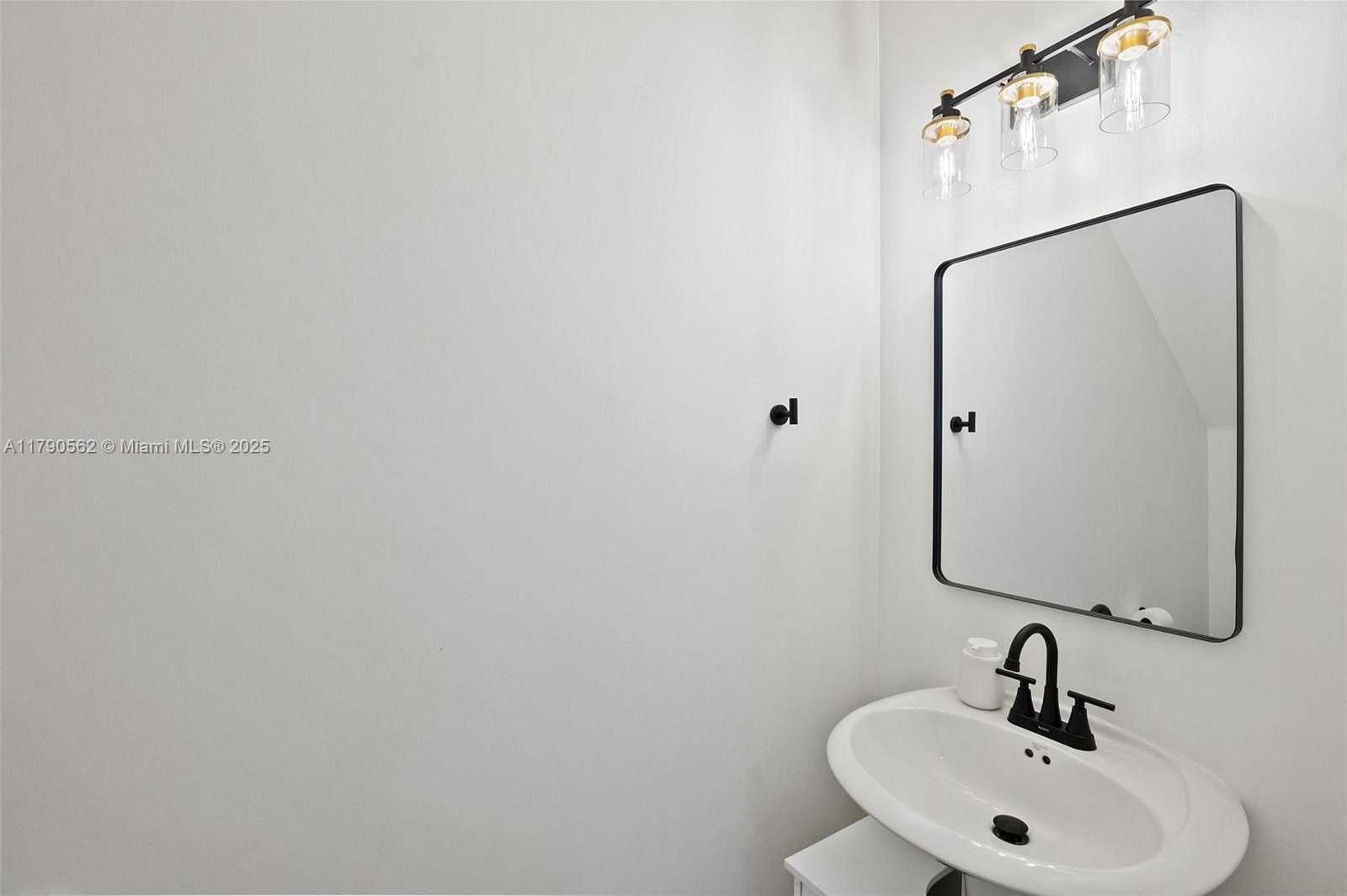Small Image of 8144 CASCADA ISLES DR, Cooper City Number 10