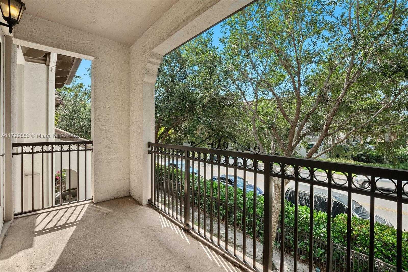 Small Image of 8144 CASCADA ISLES DR, Cooper City Number 13