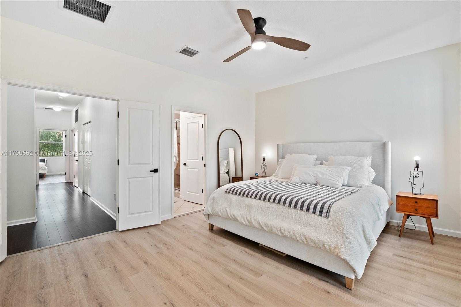 Small Image of 8144 CASCADA ISLES DR, Cooper City Number 14