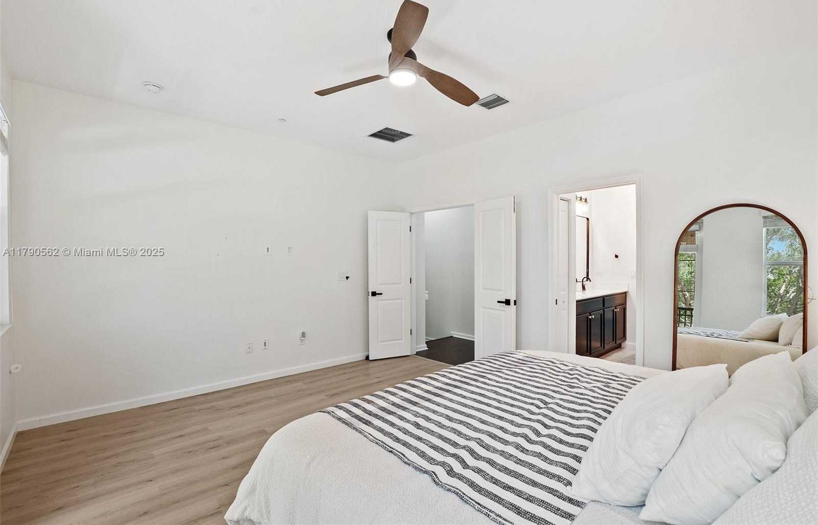 Small Image of 8144 CASCADA ISLES DR, Cooper City Number 15